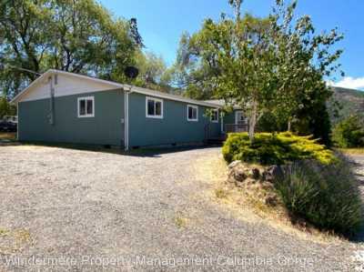 Home For Rent in Lyle, Washington