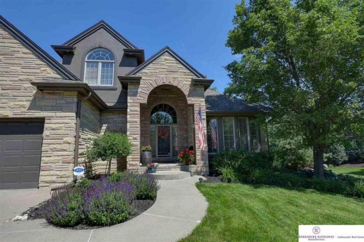 Picture of Home For Sale in Elkhorn, Nebraska, United States