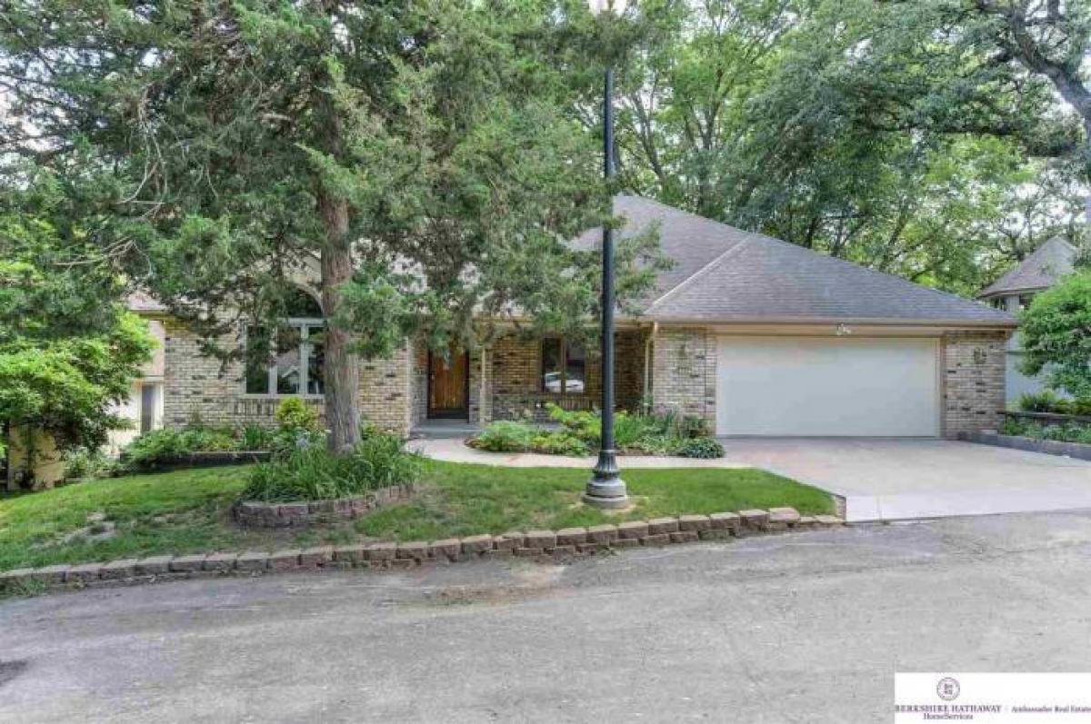Picture of Home For Sale in Bellevue, Nebraska, United States