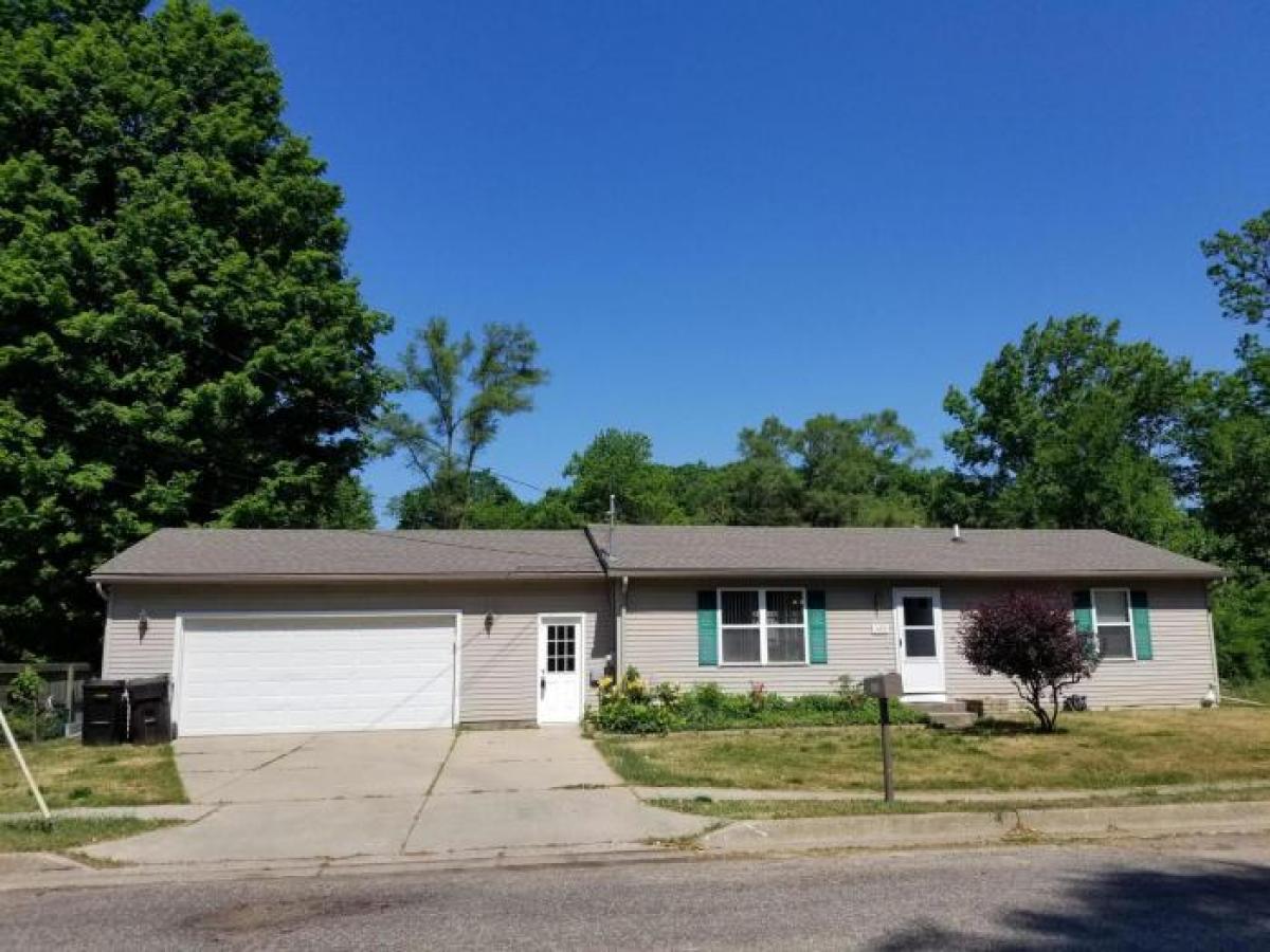 Picture of Home For Sale in Plainwell, Michigan, United States