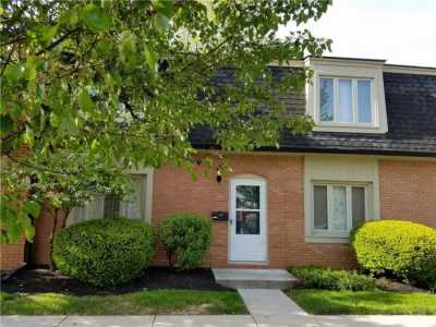 Condo For Sale in Indianapolis, Indiana