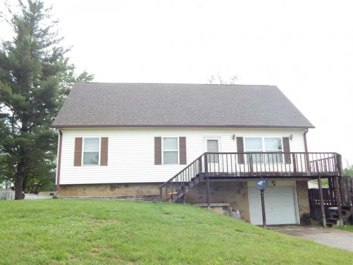 Picture of Home For Sale in Bedford, Indiana, United States