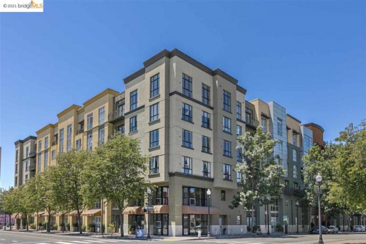 Picture of Condo For Sale in Oakland, California, United States