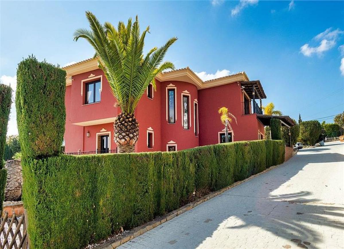 , Costa Del Sol, Malaga, Spain Villas For Sale at GLOBAL LISTINGS