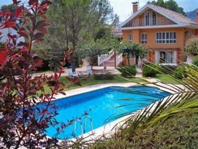 Chalet For Sale in Valencia, Spain