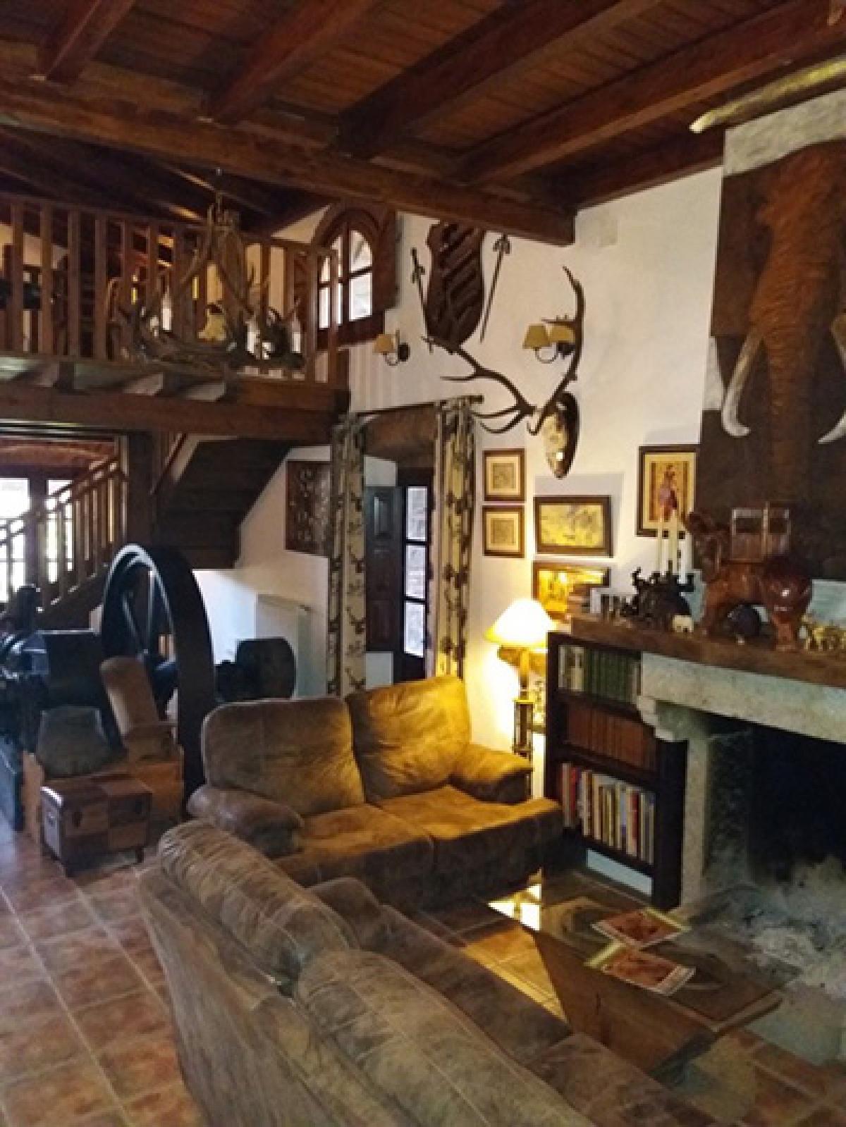 Picture of Villa For Sale in Madronera, Alpes-De-Haute-Provence, Spain