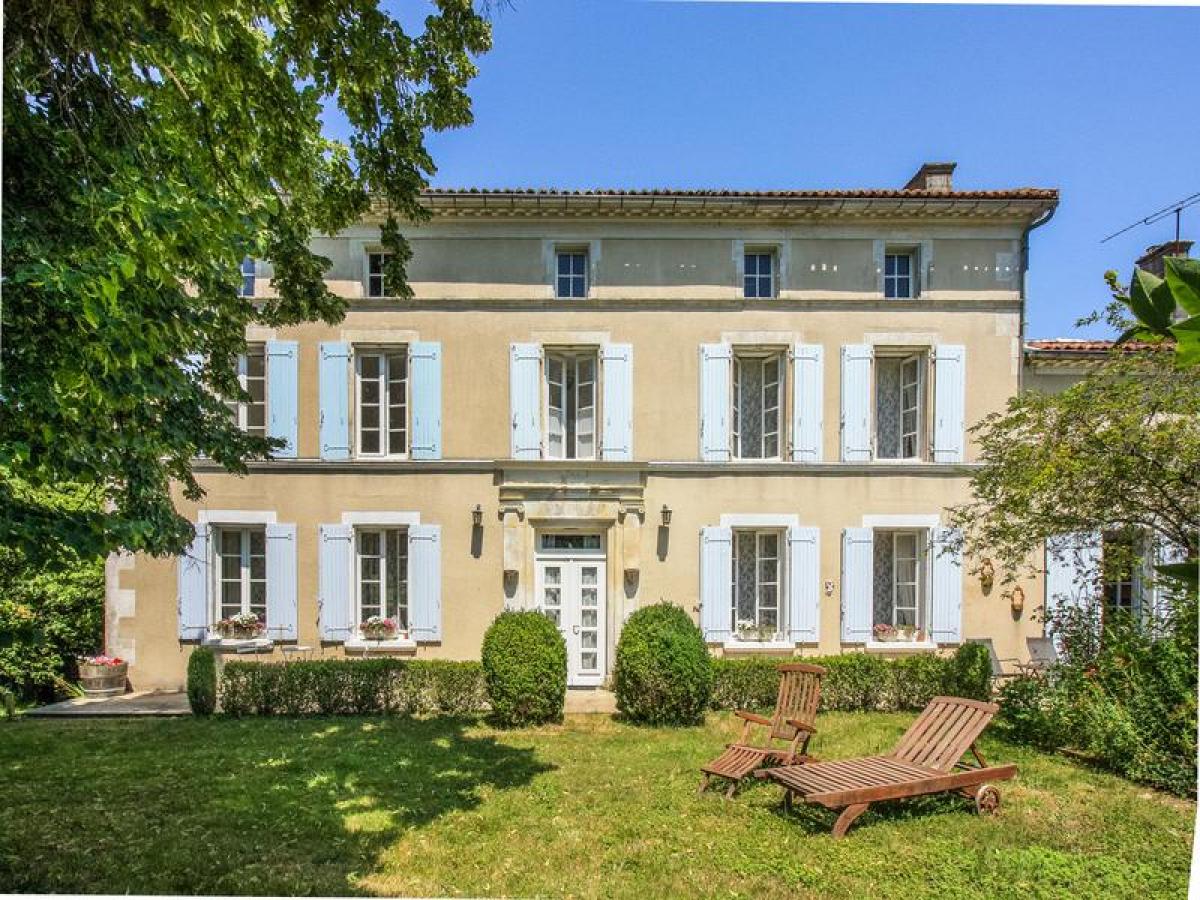 Picture of Home For Sale in Bresdon, Ionioi Nisoi, France