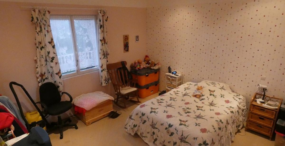 Picture of Home For Sale in Liphook, Charlotte, France