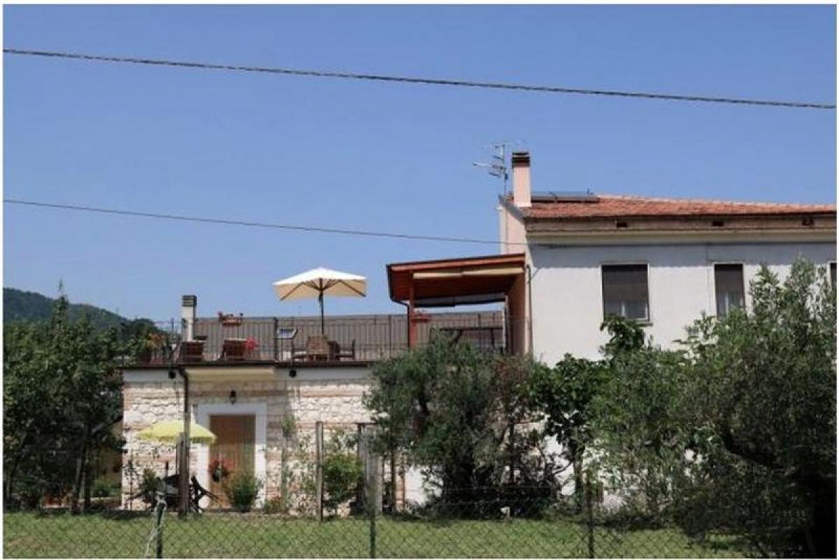 Picture of Home For Sale in Rapino, Region Metropolitana De Santiago, Italy