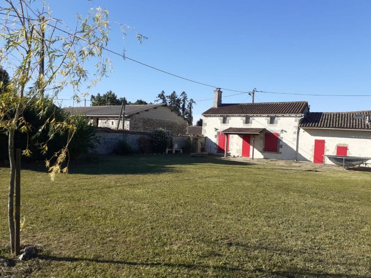 Picture of Home For Sale in Londigny, Ionioi Nisoi, France