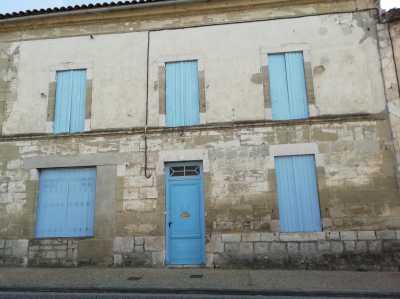 Home For Sale in Lauzun, France