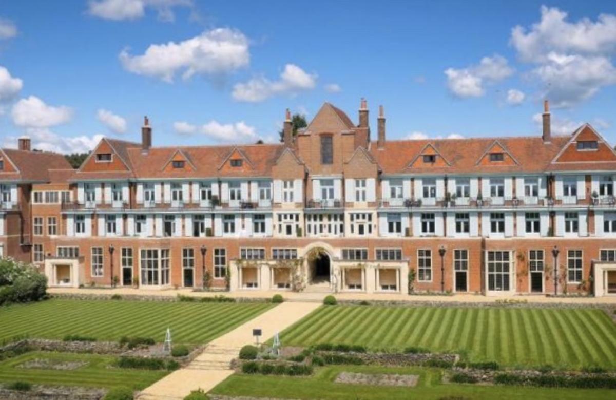 Picture of Apartment For Sale in Midhurst, West Sussex, United Kingdom