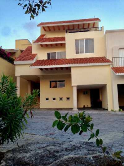 Villa For Sale in Cancun, Mexico