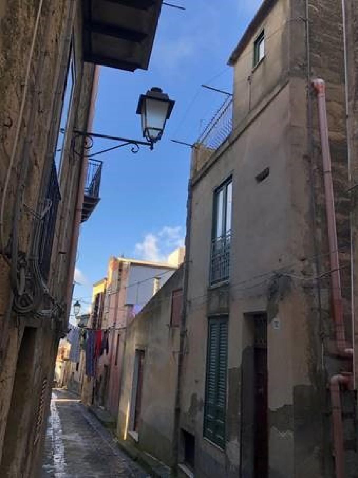 Picture of Home For Sale in Mussomeli, Community Of Madrid, Italy