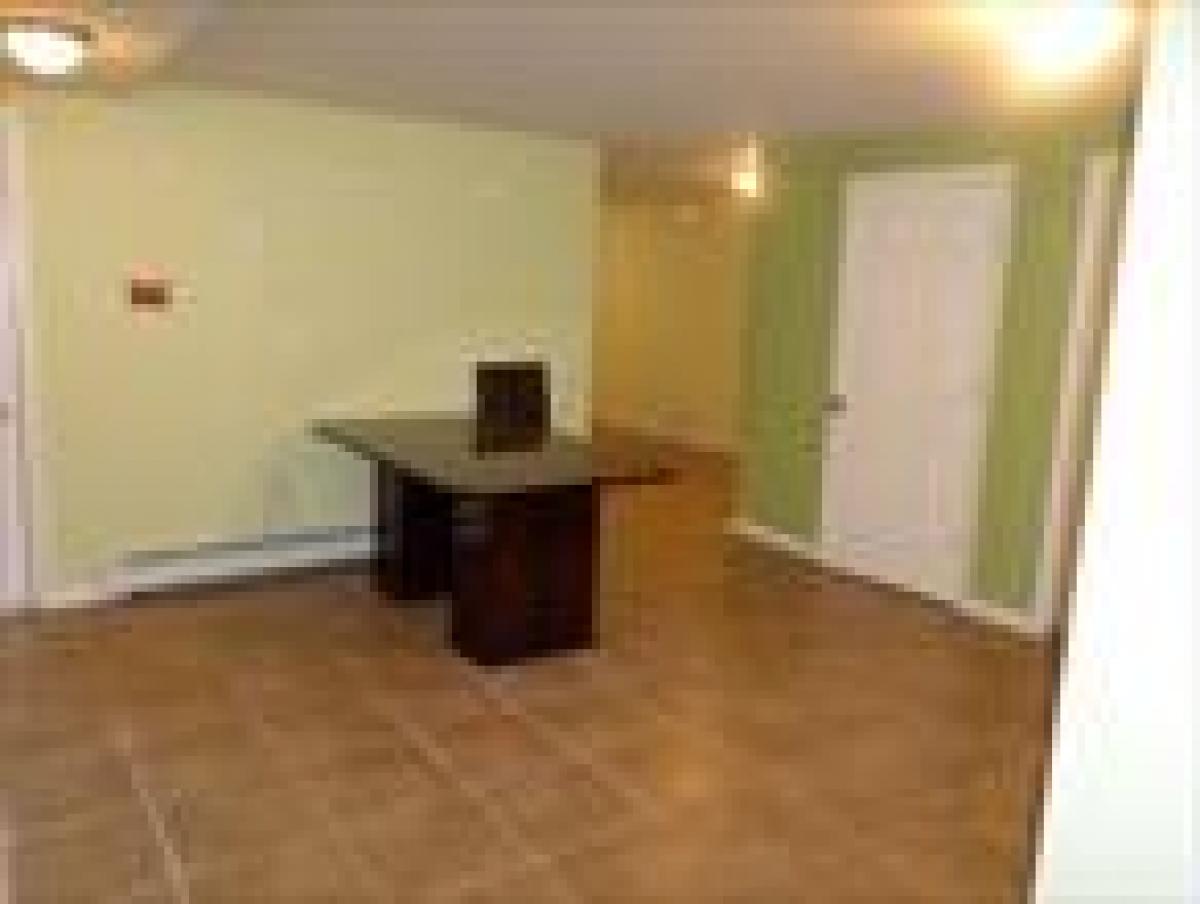 Picture of Commercial Building For Rent in Glendale, New York, United States