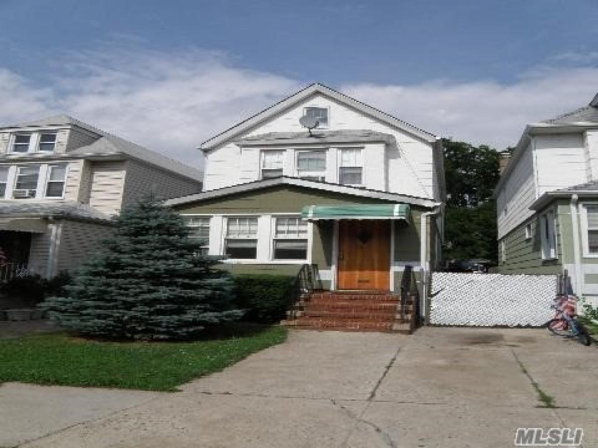 Picture of Home For Sale in Middle Village, New York, United States