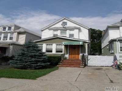 Home For Sale in Middle Village, New York