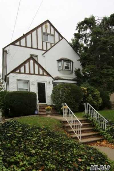 Apartment For Sale in Flushing, New York