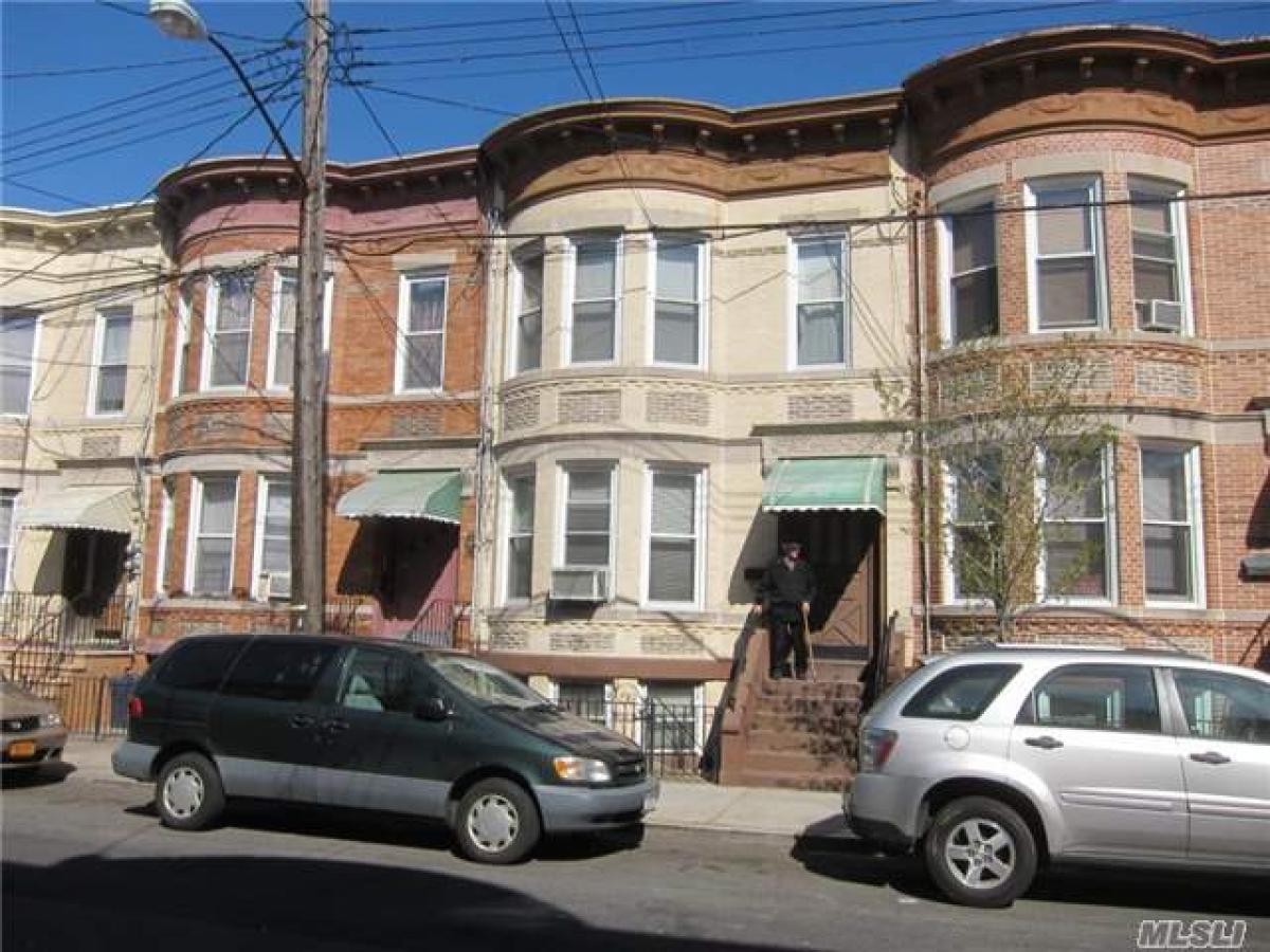Picture of Home For Sale in Ridgewood, New York, United States