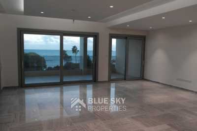 Apartment For Sale in Agios Tychon, Cyprus