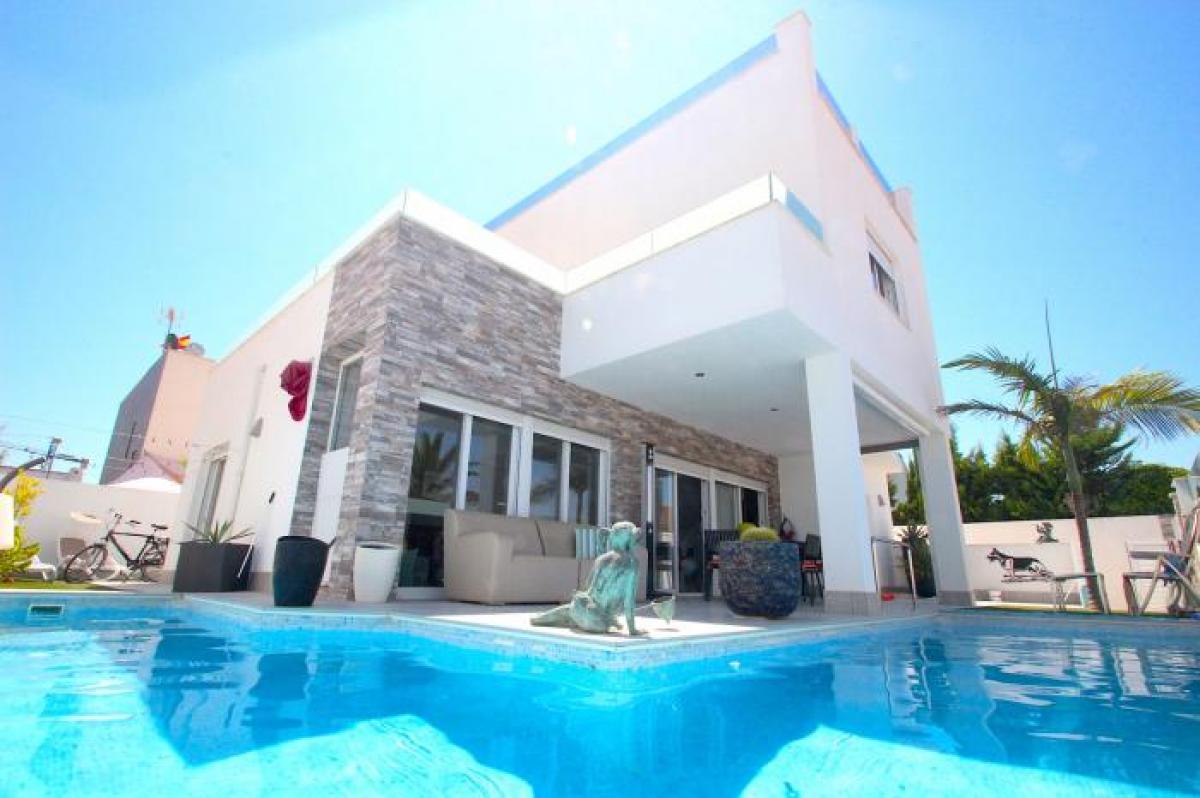 Picture of Villa For Sale in Mil Palmeras, Alicante, Spain