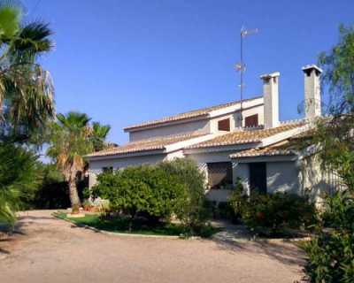 Villa For Sale in Elche, Spain