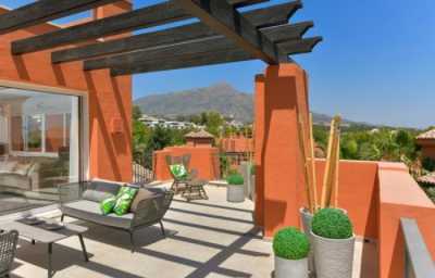Apartment For Sale in Nueva Andalucia, Spain
