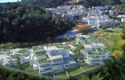 Apartment For Sale in Benahavis, Spain