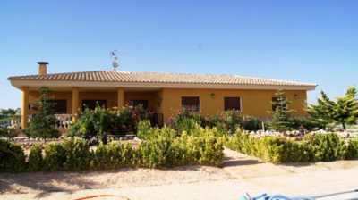 Villa For Sale in Pinoso, Spain
