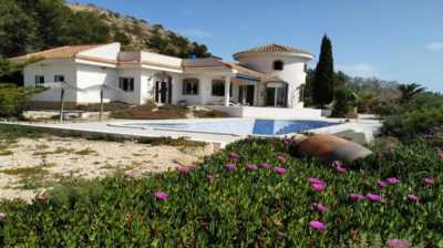 Villa For Sale in