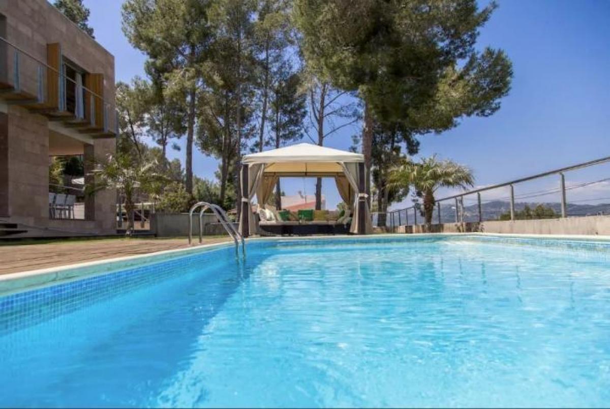 Picture of Villa For Sale in Barcelona, Barcelona, Spain