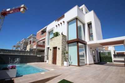 Villa For Sale in Guardamar Del Segura, Spain
