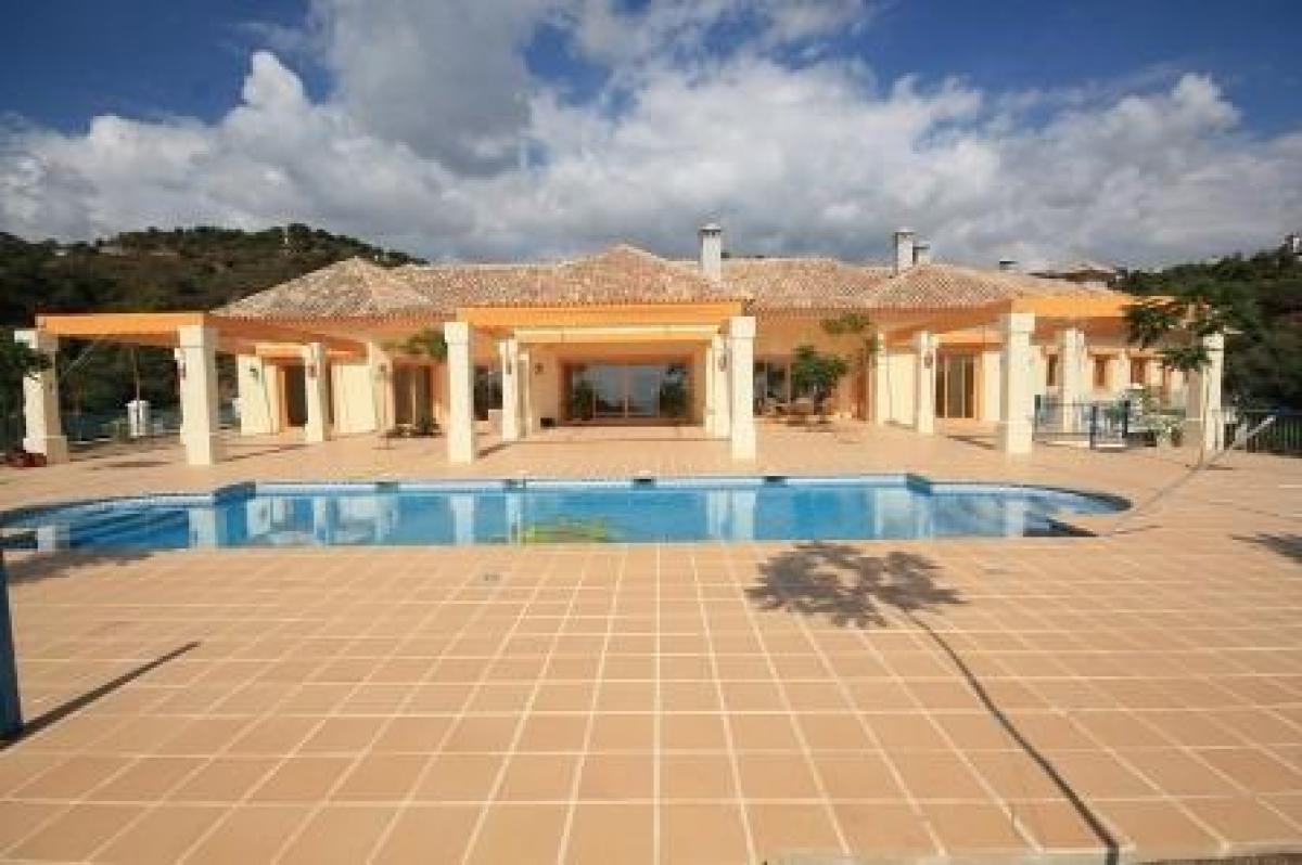 Picture of Apartment For Sale in La Zagaleta, Malaga, Spain