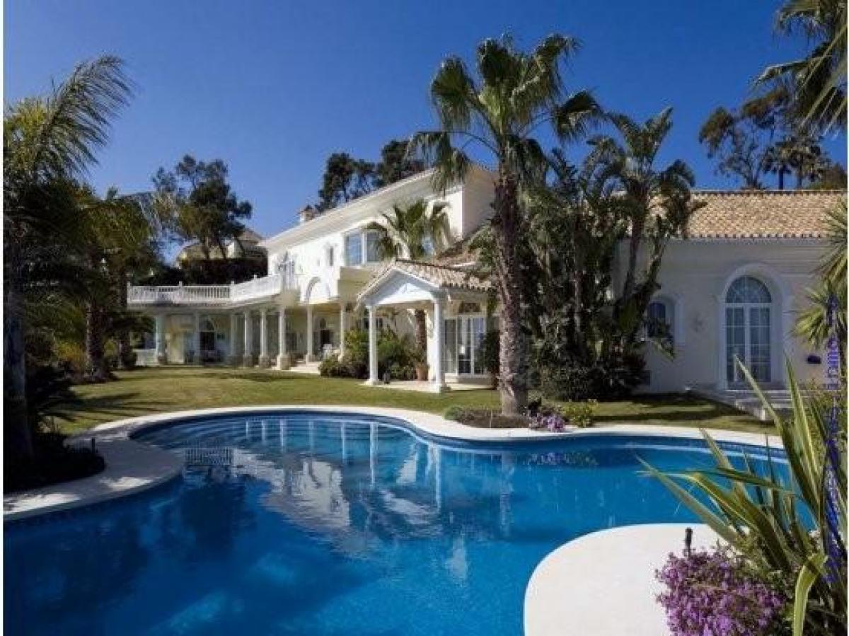 Picture of Apartment For Sale in La Zagaleta, Malaga, Spain