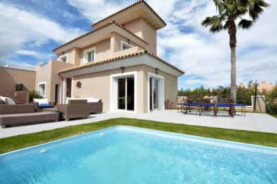 Apartment For Sale in La Duquesa, Spain