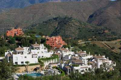 Apartment For Sale in La Mairena, Spain