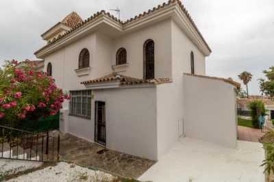 Apartment For Sale in La Duquesa, Spain