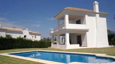 Apartment For Sale in Aloha, Spain