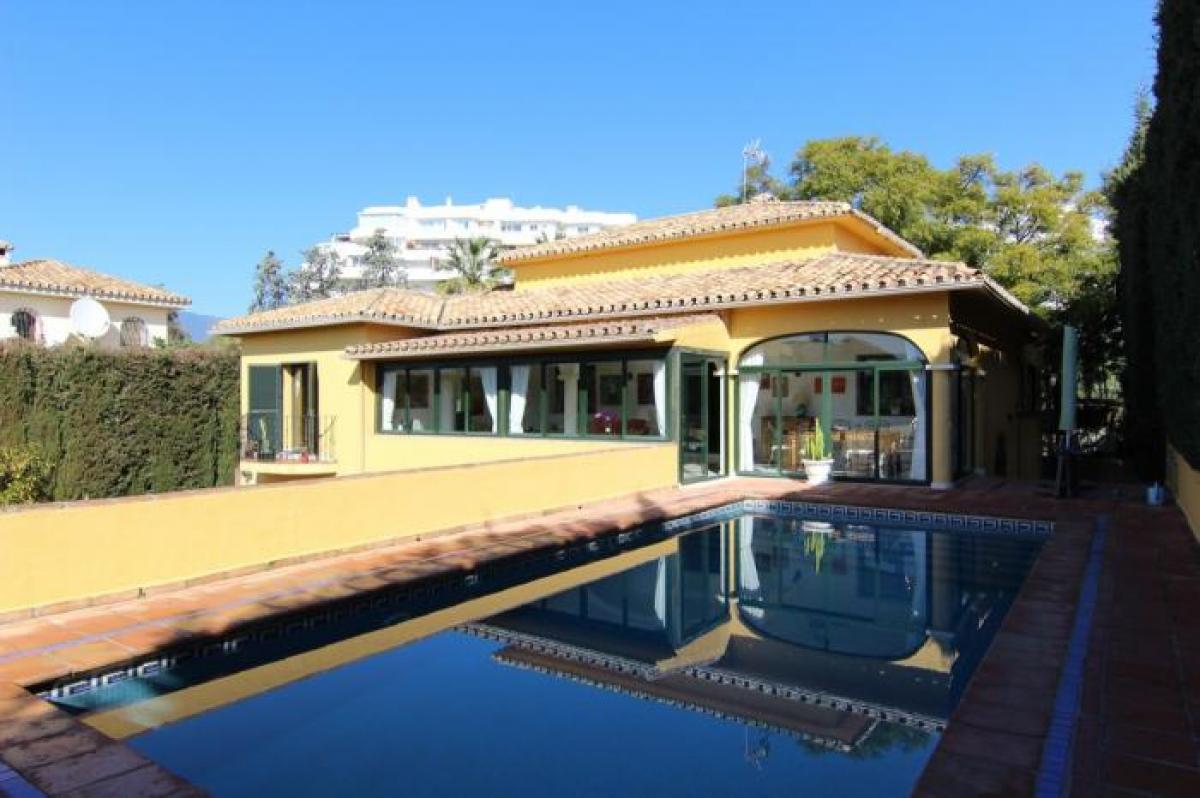 Picture of Apartment For Sale in Guadalmina Alta, Malaga, Spain