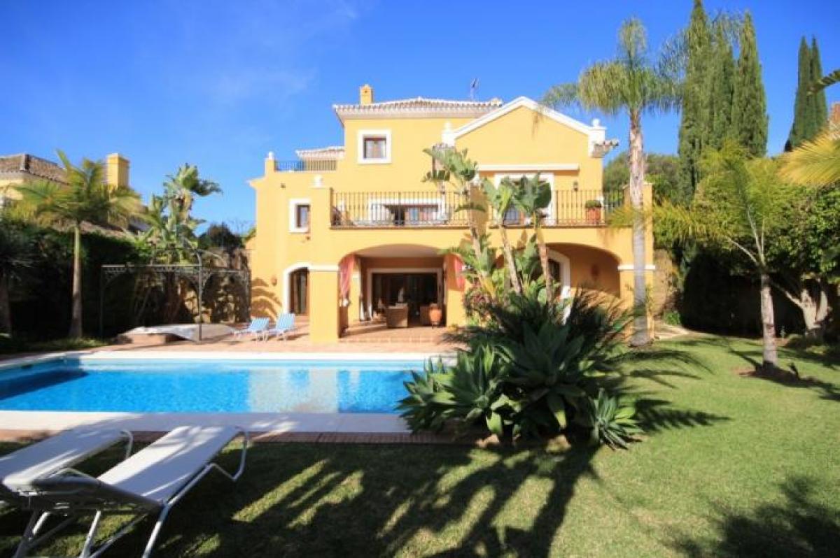 Picture of Apartment For Sale in El Paraiso, Malaga, Spain