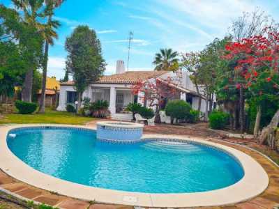 Apartment For Sale in La Duquesa, Spain