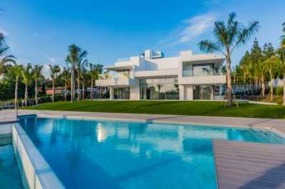 Apartment For Sale in Guadalmina Baja, Spain