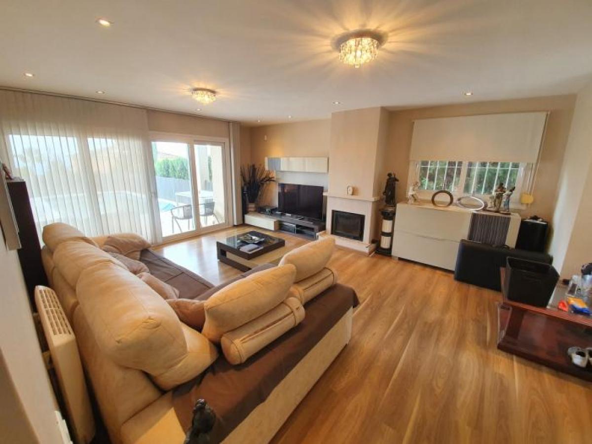 Picture of Apartment For Sale in La Alcaidesa, Cadiz, Spain