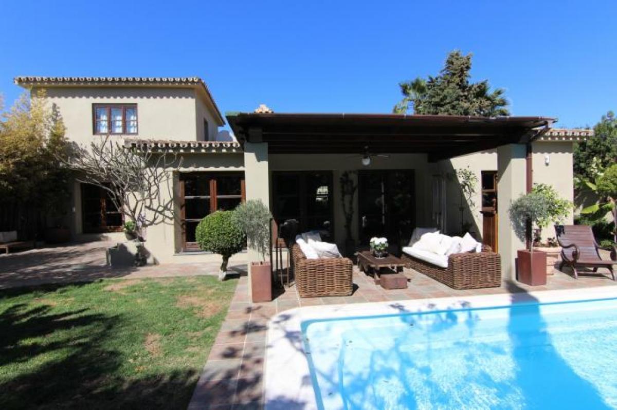 Picture of Apartment For Sale in El Paraiso, Malaga, Spain