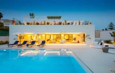 Apartment For Sale in Nueva Andalucia, Spain