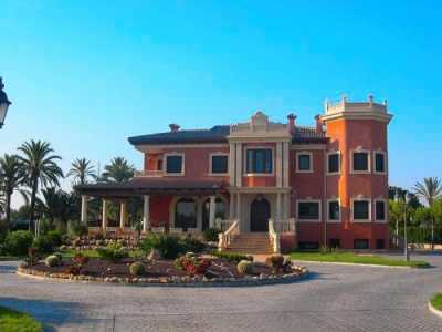 Villa For Sale in Elche, Spain