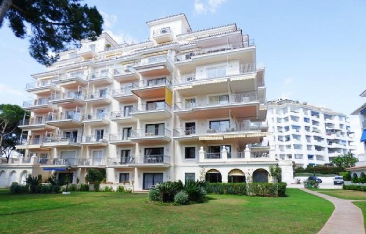Picture of Apartment For Sale in Nueva Andalucia, Malaga, Spain