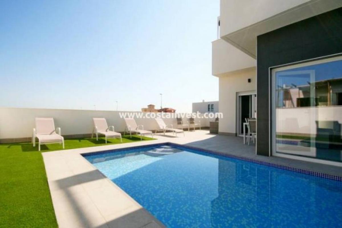 , Daya Nueva, Alicante, Spain Villas For Sale at GLOBAL LISTINGS