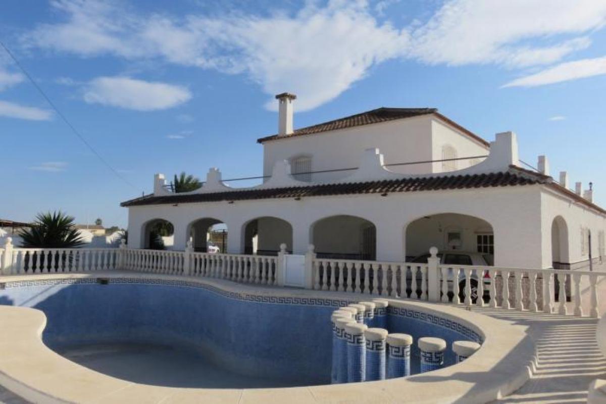Picture of Home For Sale in Dolores, Alicante, Spain