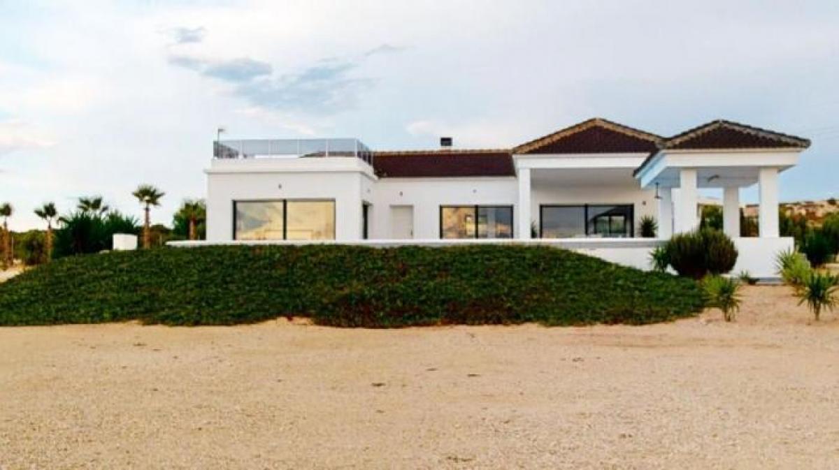 Picture of Villa For Sale in La Marina, Alicante, Spain